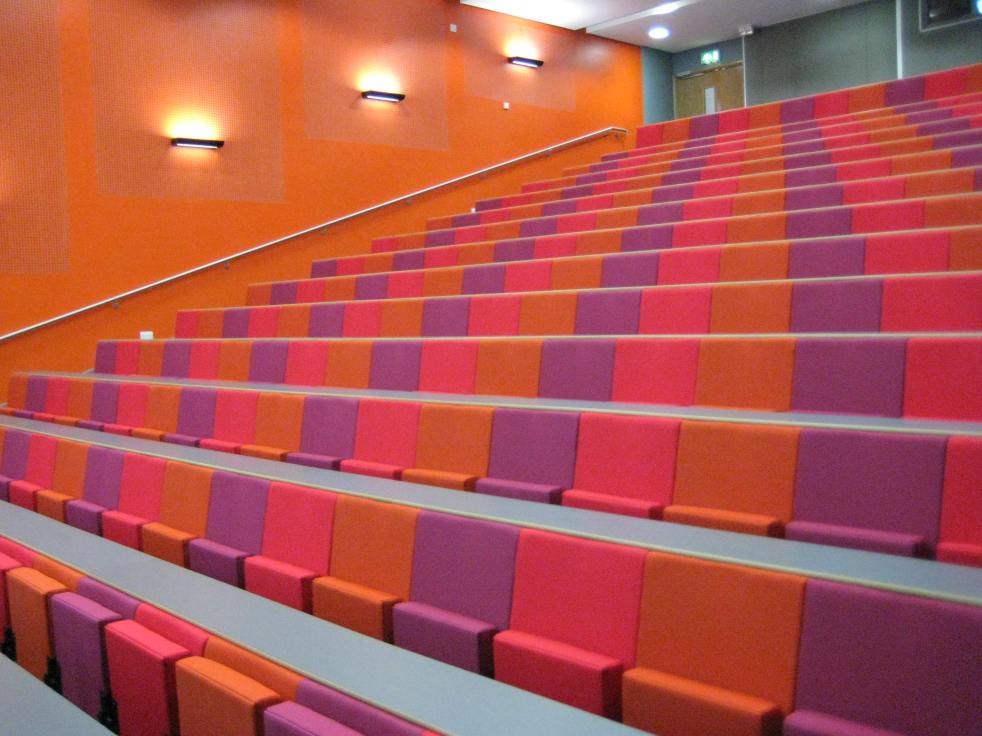 8 - Lecture chairs in 3 complementary colours